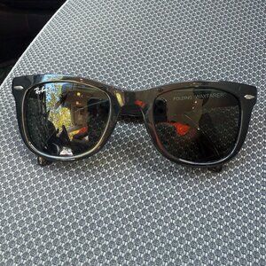 Ray-Ban Folding Wayfarer Classic, Shiny Black Frame with Polarized Green Lens